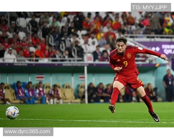 拉波尔特的传奇旅程与足球生涯的辉煌成就探讨