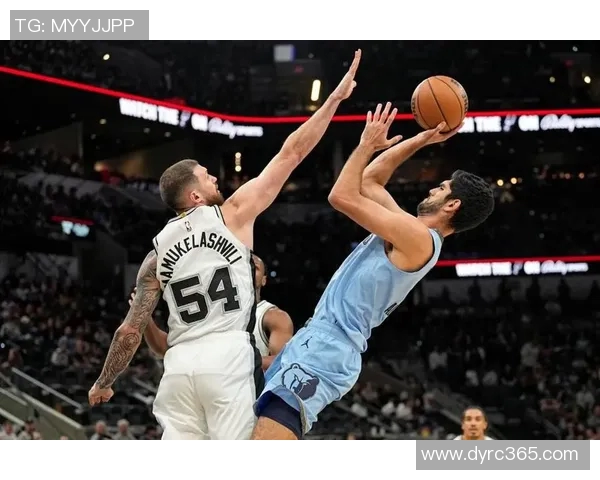 2016季后赛激战回顾灰熊与马刺的巅峰对决与精彩瞬间分析