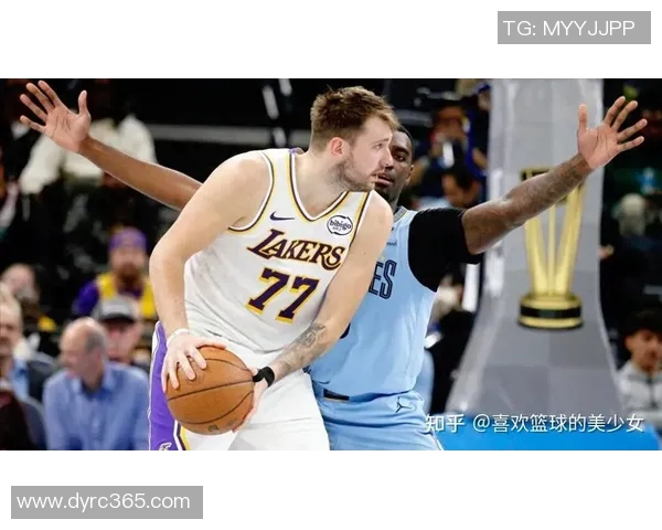 2013年湖人与灰熊的激战回顾：一场篮球盛宴的精彩瞬间与战术较量