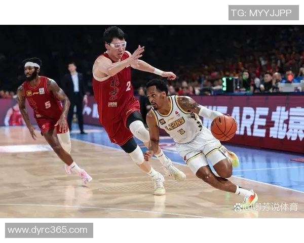 方硕的成长之路：从青涩新星到篮球场上的领军人物