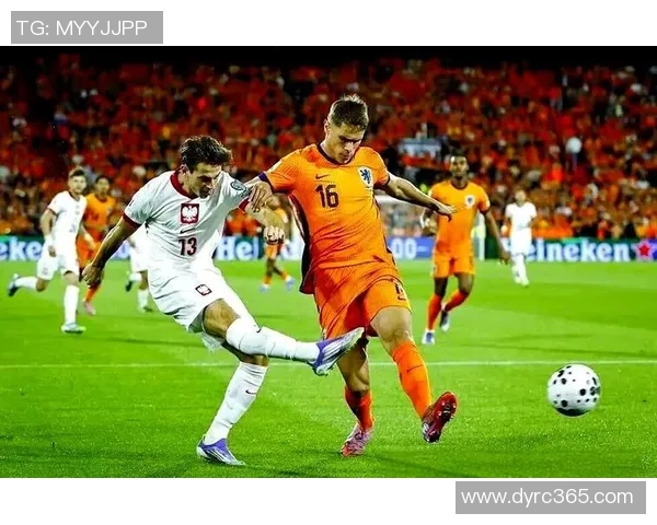 意大利与荷兰欧国联对决雨中激战精彩瞬间回顾