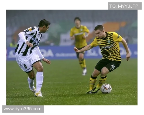 达尼洛：从足球场上的闪耀之星到生活中的坚韧奋斗者